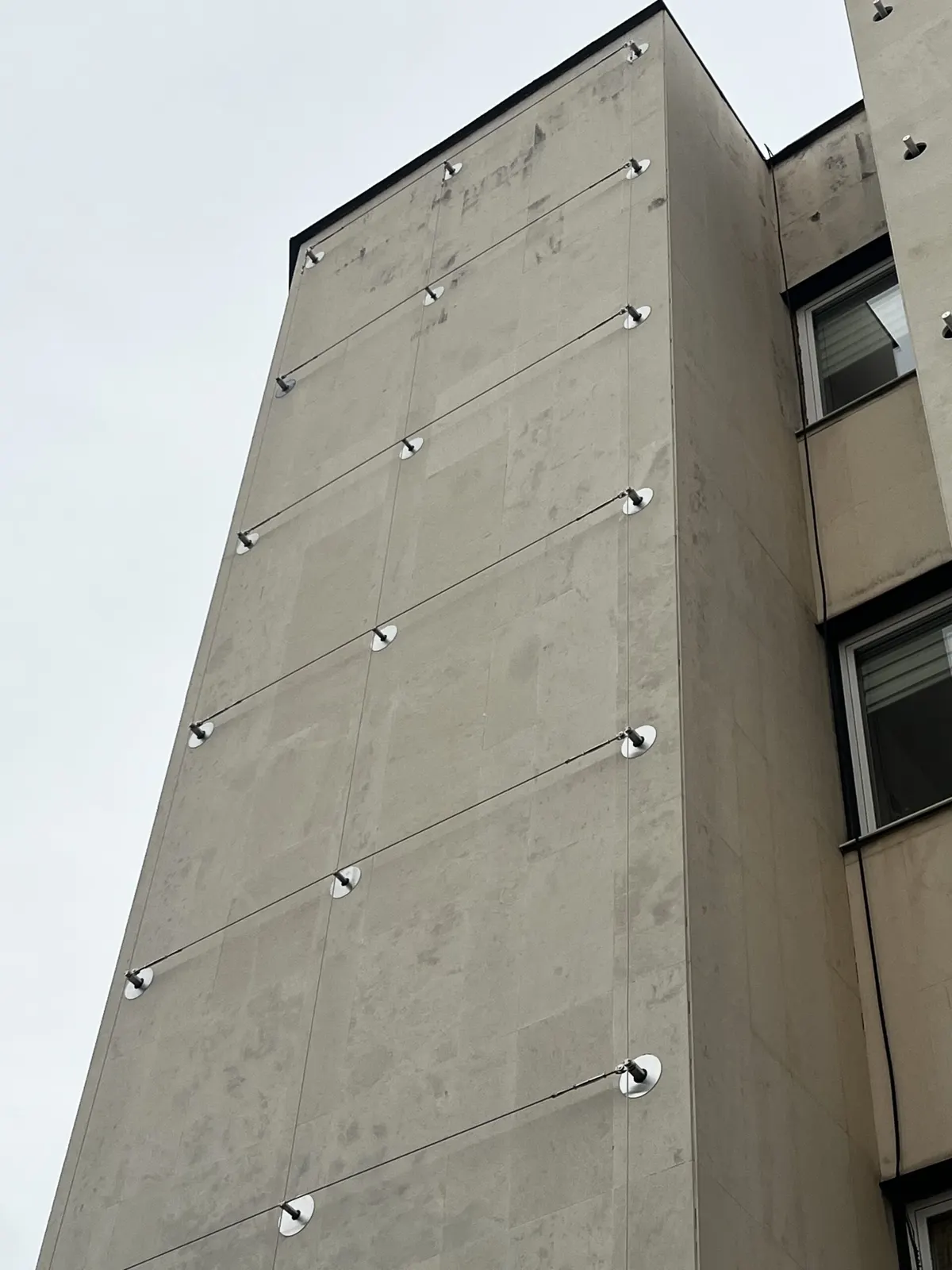 Homlokzati sodronykötél-rendszer — 10