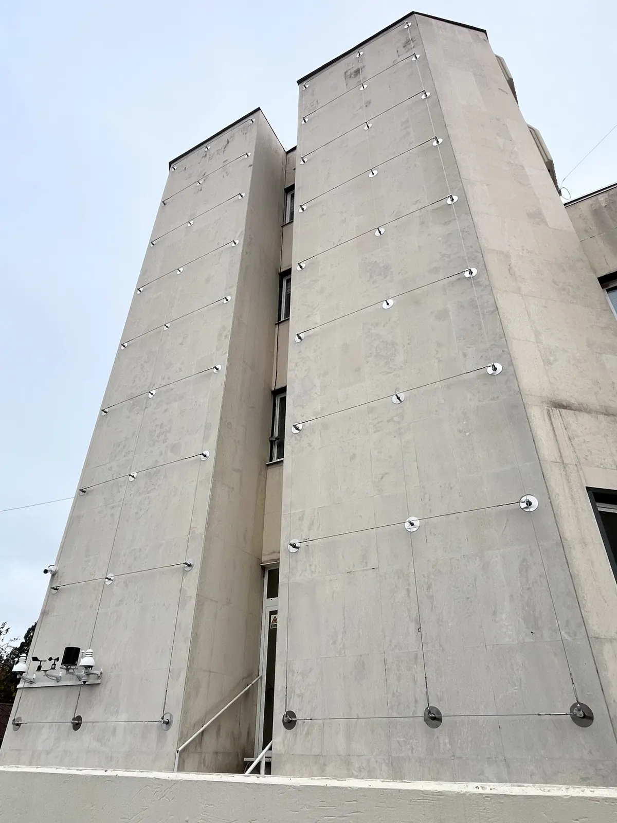 Homlokzati sodronykötél-rendszer — 12