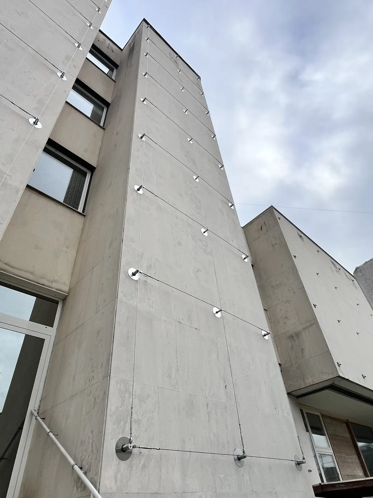 Homlokzati sodronykötél-rendszer — 6