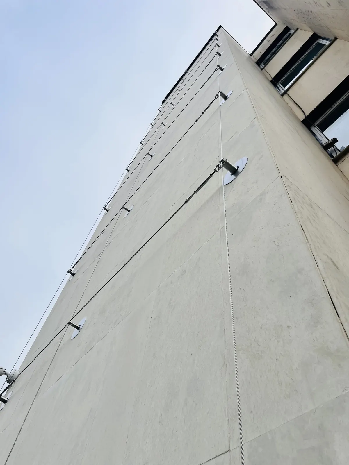 Homlokzati sodronykötél-rendszer — 4